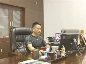 涂新弟的生意經(jīng)：拼命賺錢、拼命省錢、拼命捐錢